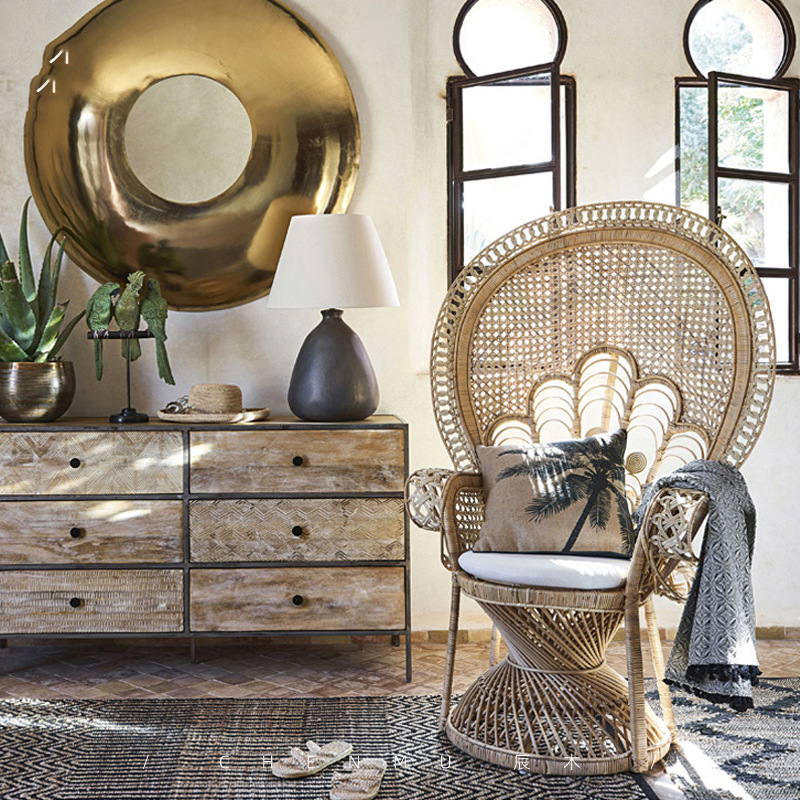Natürlicher Rattan-Pfauenstuhl – Photography Indonesia Bewertung und Preis