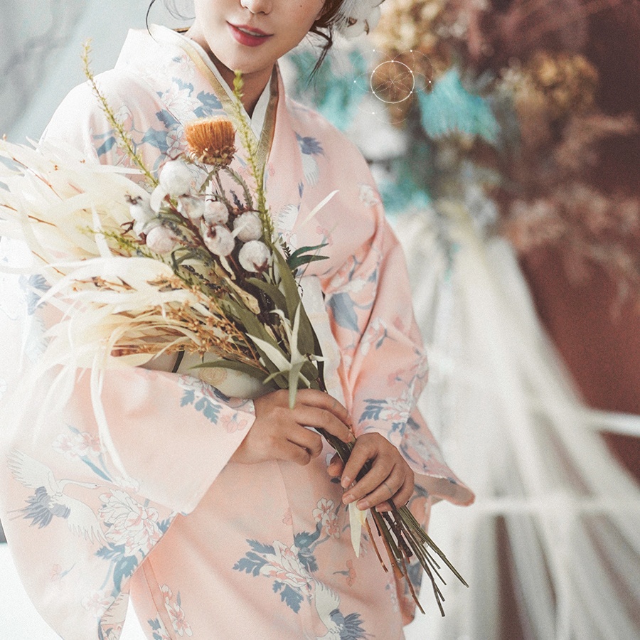 Traditioneller japanischer Kim – Photography Young Bewertung und Preis